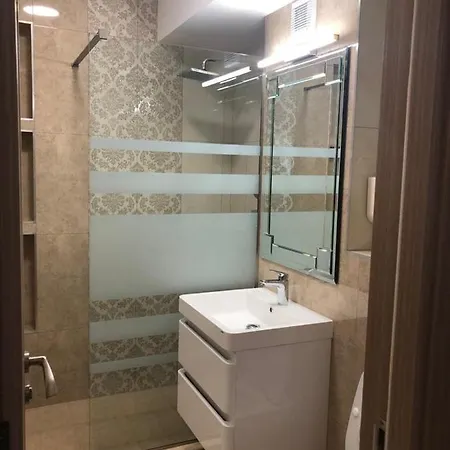 Apartament Adi *